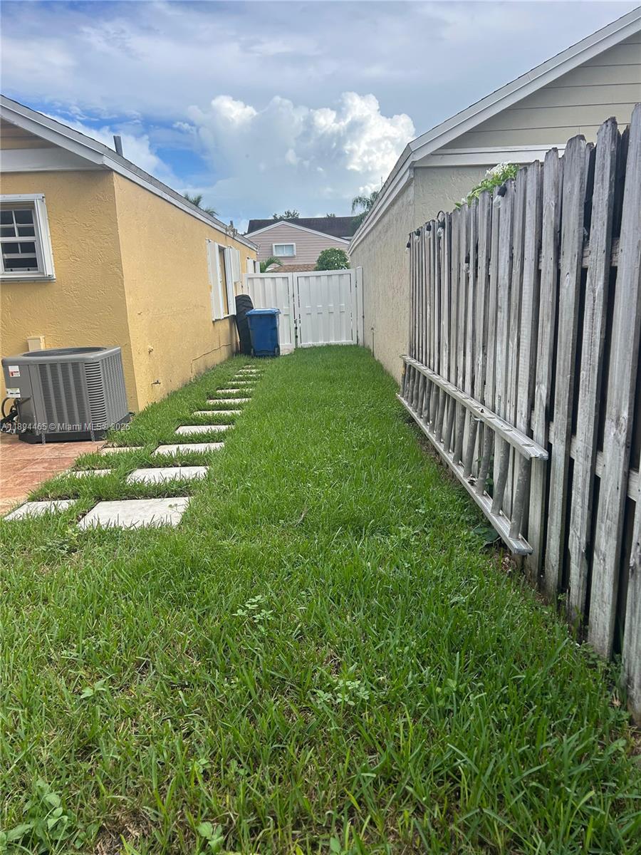 HAMPTON LAKES - Residential Lease