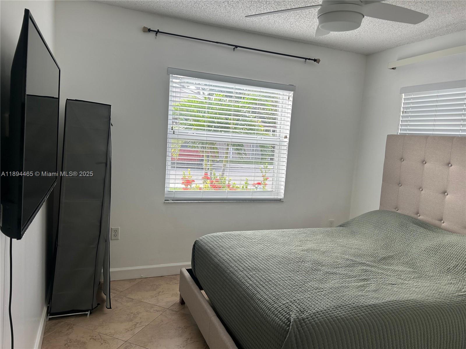 HAMPTON LAKES - Residential Lease