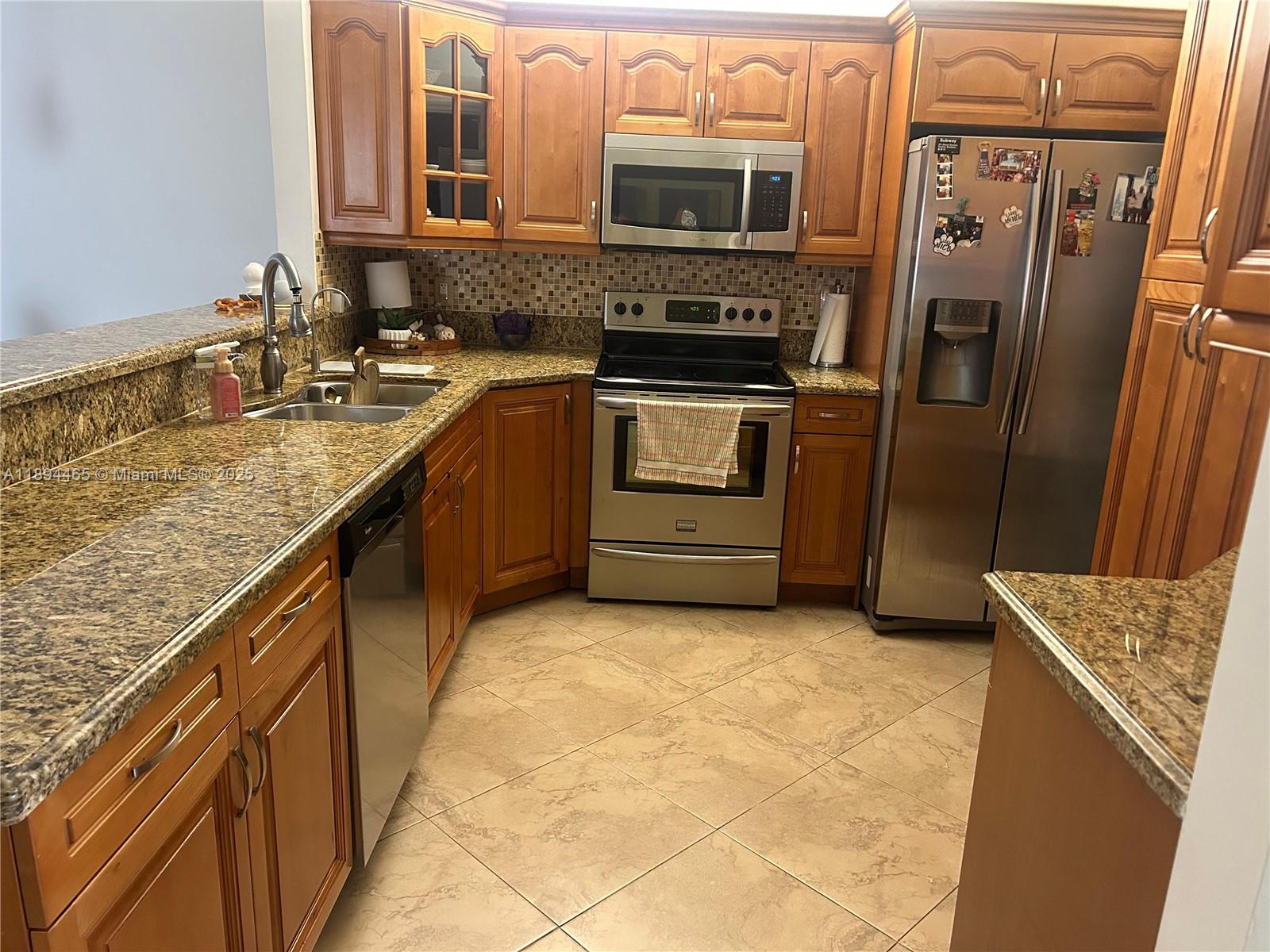 HAMPTON LAKES - Residential Lease