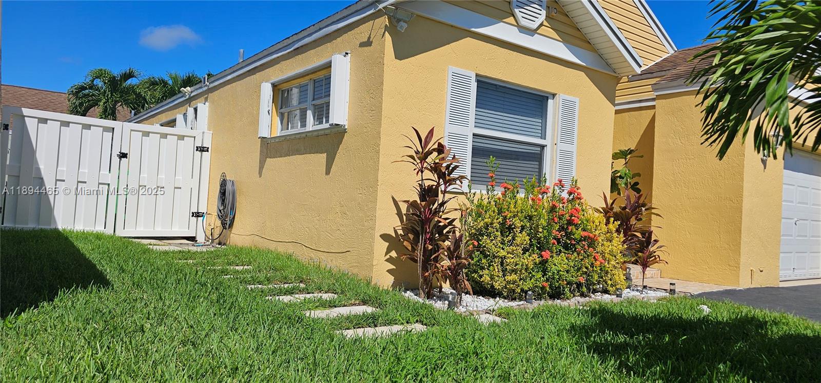 HAMPTON LAKES - Residential Lease