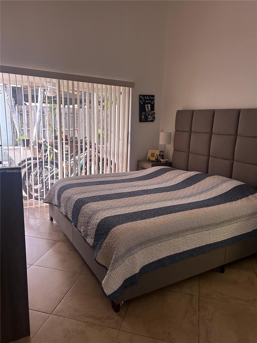 HAMPTON LAKES - Residential Lease