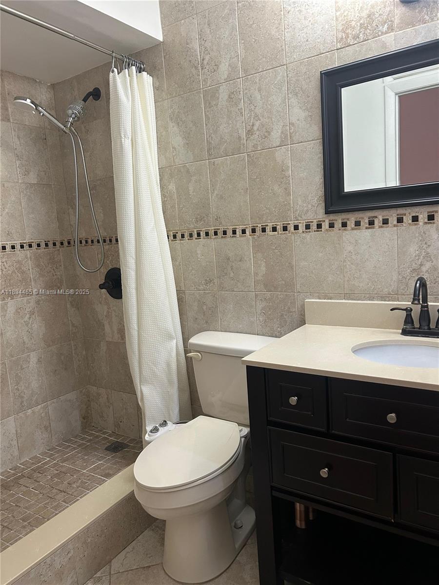 HAMPTON LAKES - Residential Lease