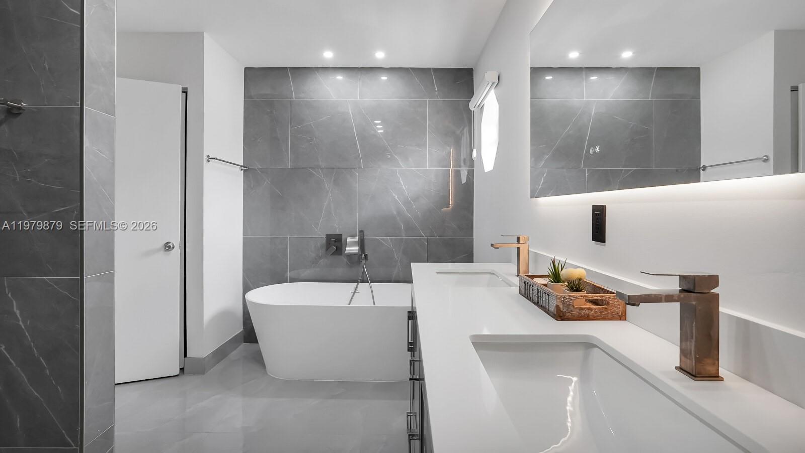 S & R OF INVERRARY - Residential