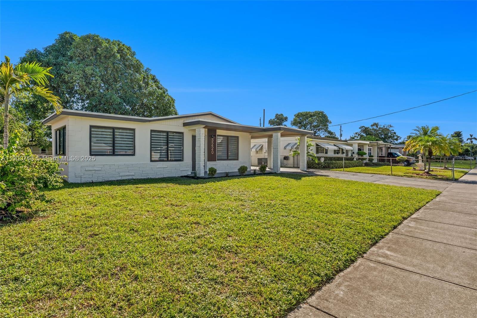 3220 NW 16th St