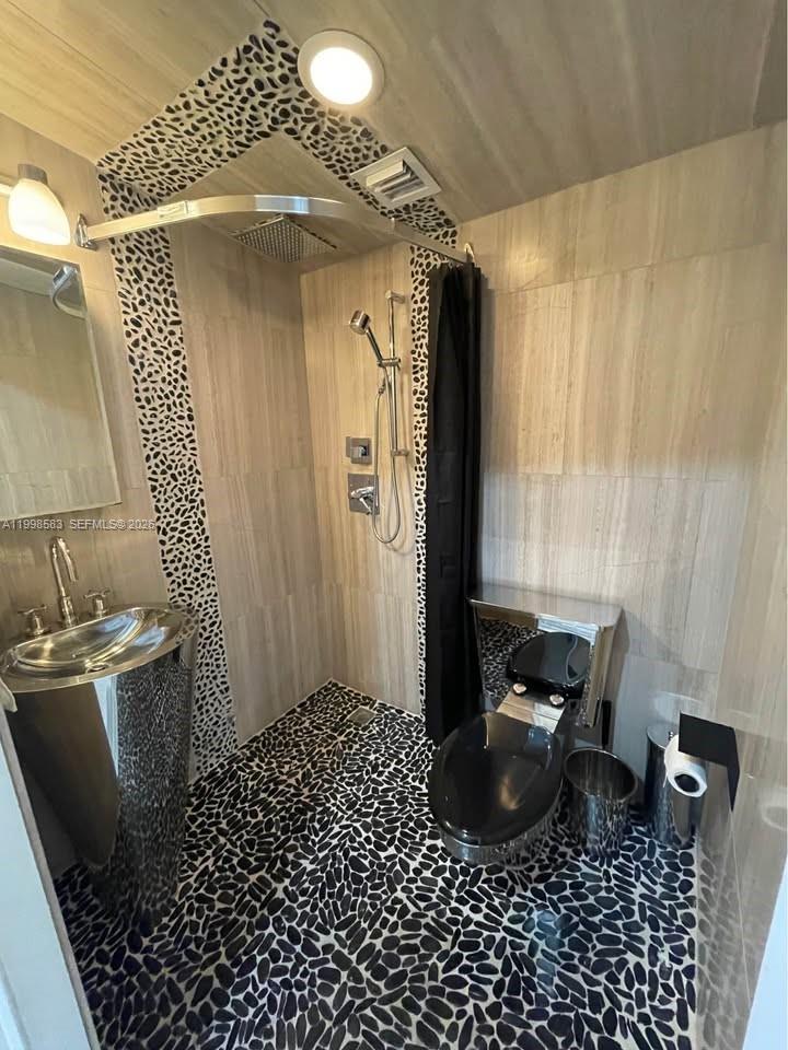 SEASONS CONDO - Residential Lease