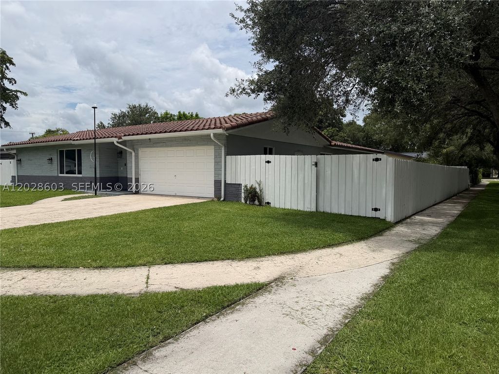 Photo of 491 NW 45th Ter, Plantation, FL 33317 (MLS # A12028603)