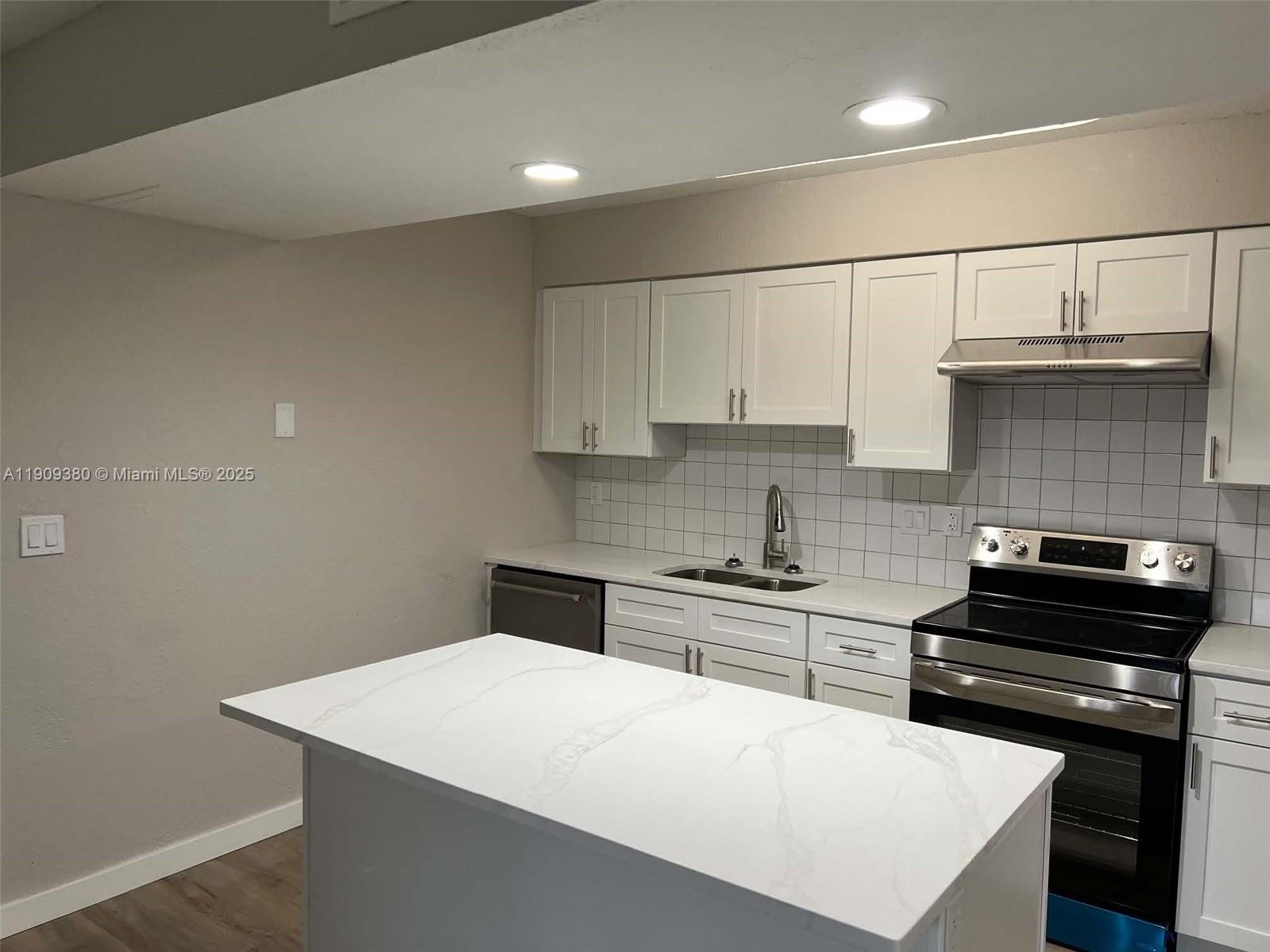 WINDWARD LAKES CONDO - Residential Lease