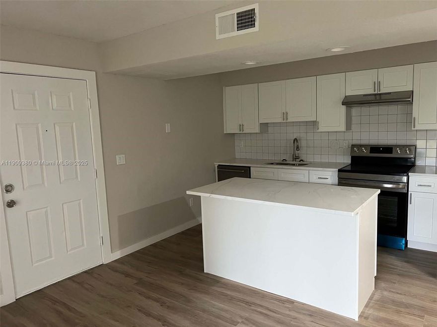 AFFORDABLE 1/1 APARTMENT IN HIGHLY REGARDED WINDWARD LAKES
Spacious unit on the 1st floor. Fully updated. Brand new quartz kitchen countertops, white shaker cabinets, S/S appliances, new vinyl wood plank flooring. Close to shops, restaurants, and major highways, parks and recreation.  Community offers pool and exercise room, pet friendly community. It is a great unit, don't miss out.
SECTION 8 WELCOMED
Move in requirements: Minimum credit score 600 per condo association, 2x the monthly rent income.
Easy to show on a lockbox, use Showassist or call the broker