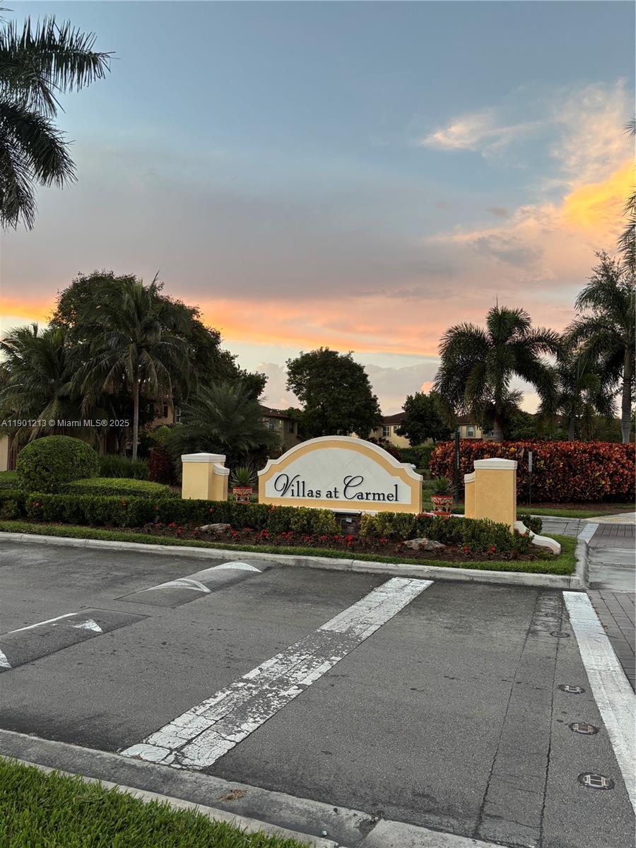 VILLAS AT CARMEL CONDO NO - Residential