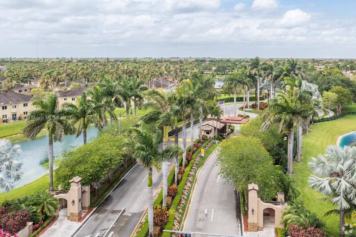 VILLAS AT CARMEL CONDO NO - Residential