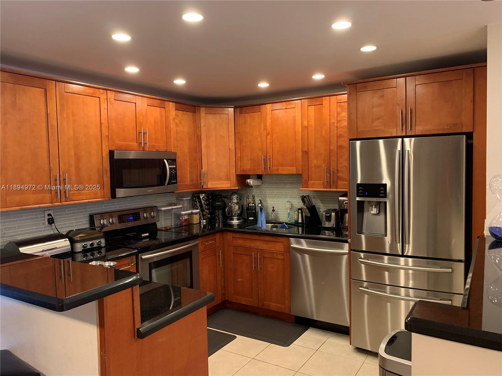 BLUE LAKE TOWNHOUSES COND - Residential Lease