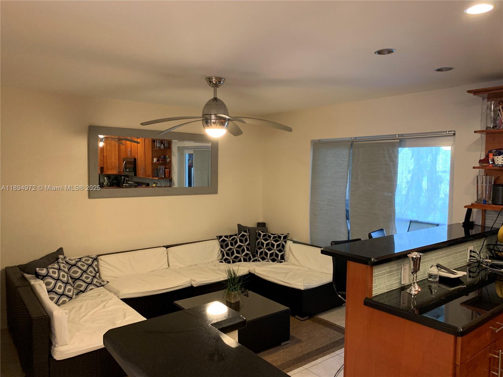 BLUE LAKE TOWNHOUSES COND - Residential Lease