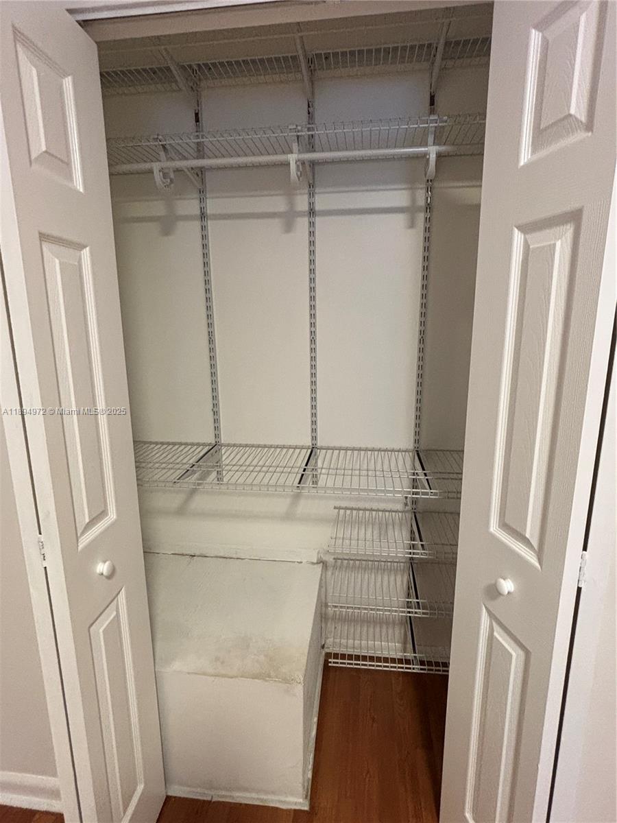 BLUE LAKE TOWNHOUSES COND - Residential Lease