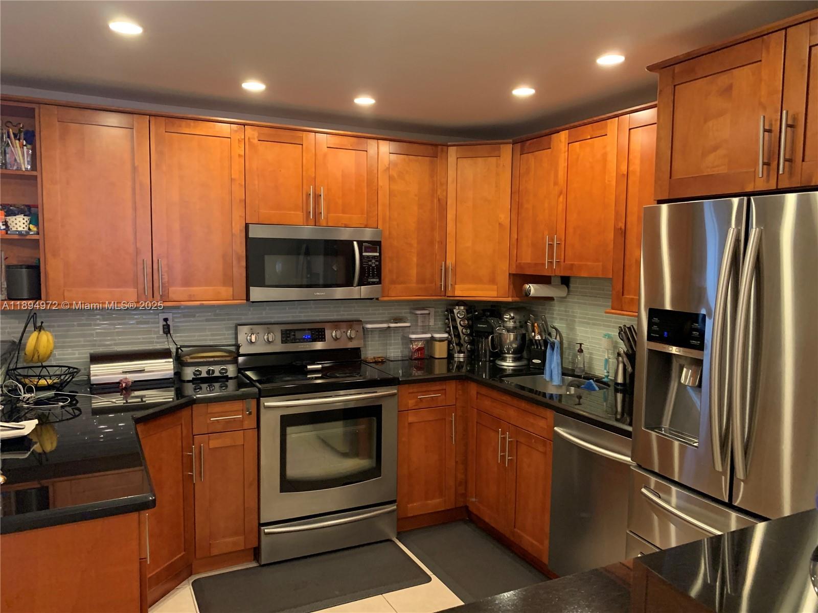 BLUE LAKE TOWNHOUSES COND - Residential Lease