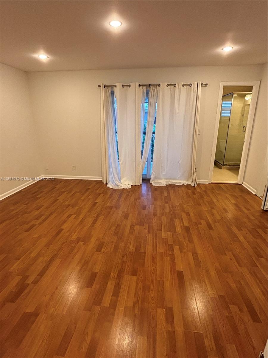 BLUE LAKE TOWNHOUSES COND - Residential Lease