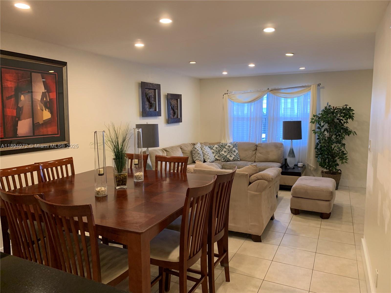 BLUE LAKE TOWNHOUSES COND - Residential Lease