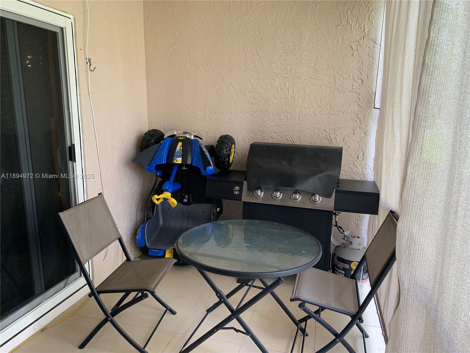 BLUE LAKE TOWNHOUSES COND - Residential Lease