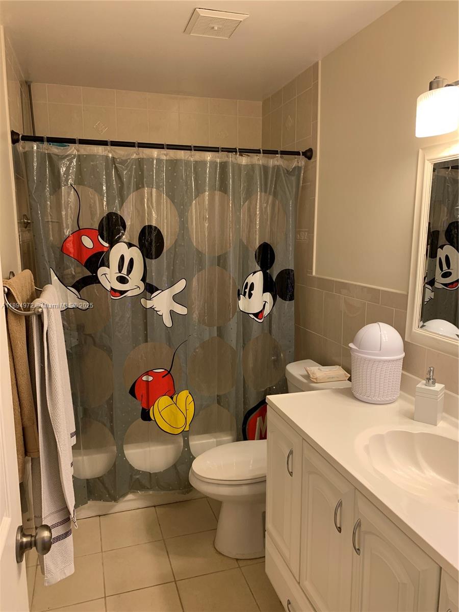 BLUE LAKE TOWNHOUSES COND - Residential Lease