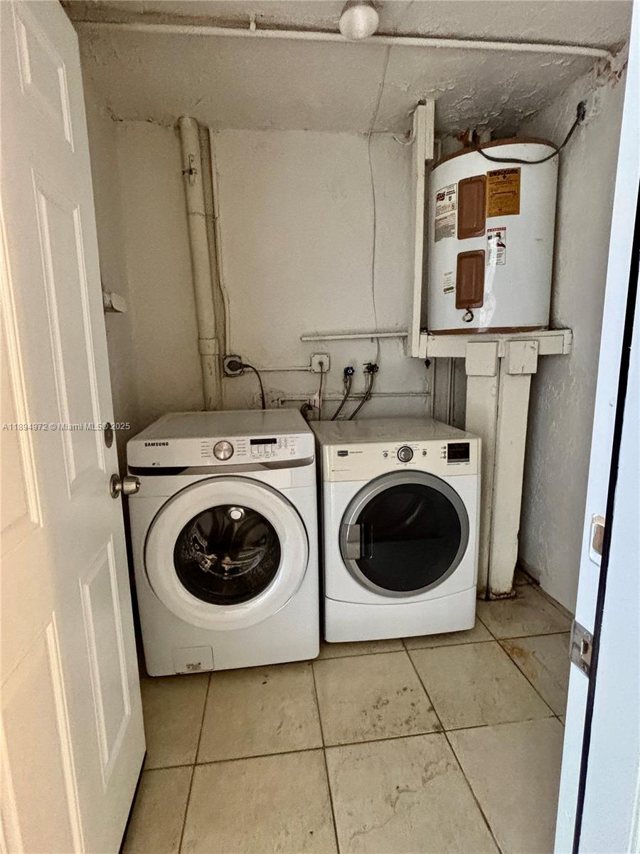 BLUE LAKE TOWNHOUSES COND - Residential Lease