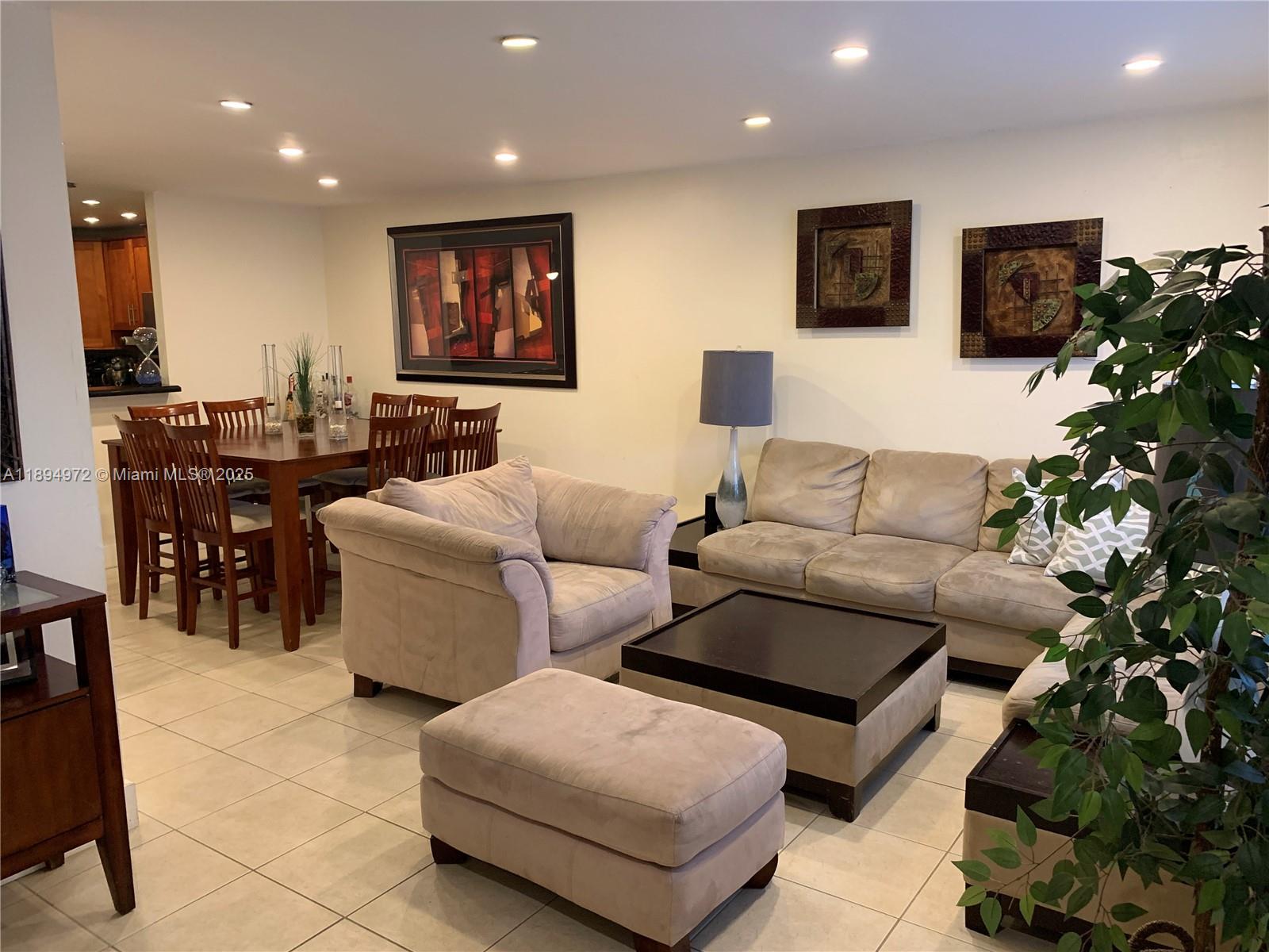 BLUE LAKE TOWNHOUSES COND - Residential Lease