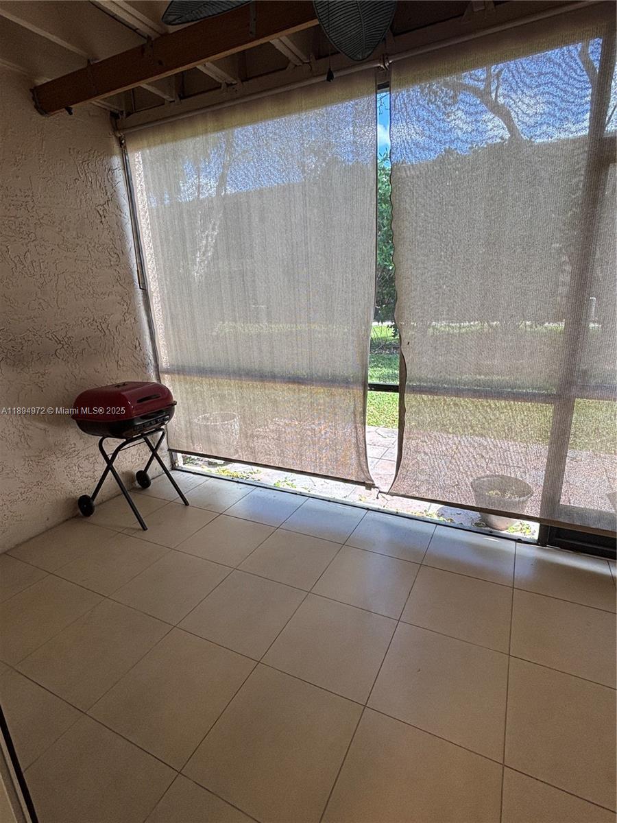 BLUE LAKE TOWNHOUSES COND - Residential Lease