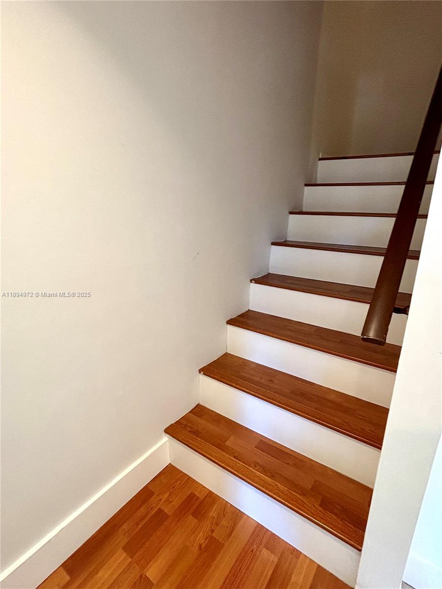 BLUE LAKE TOWNHOUSES COND - Residential Lease