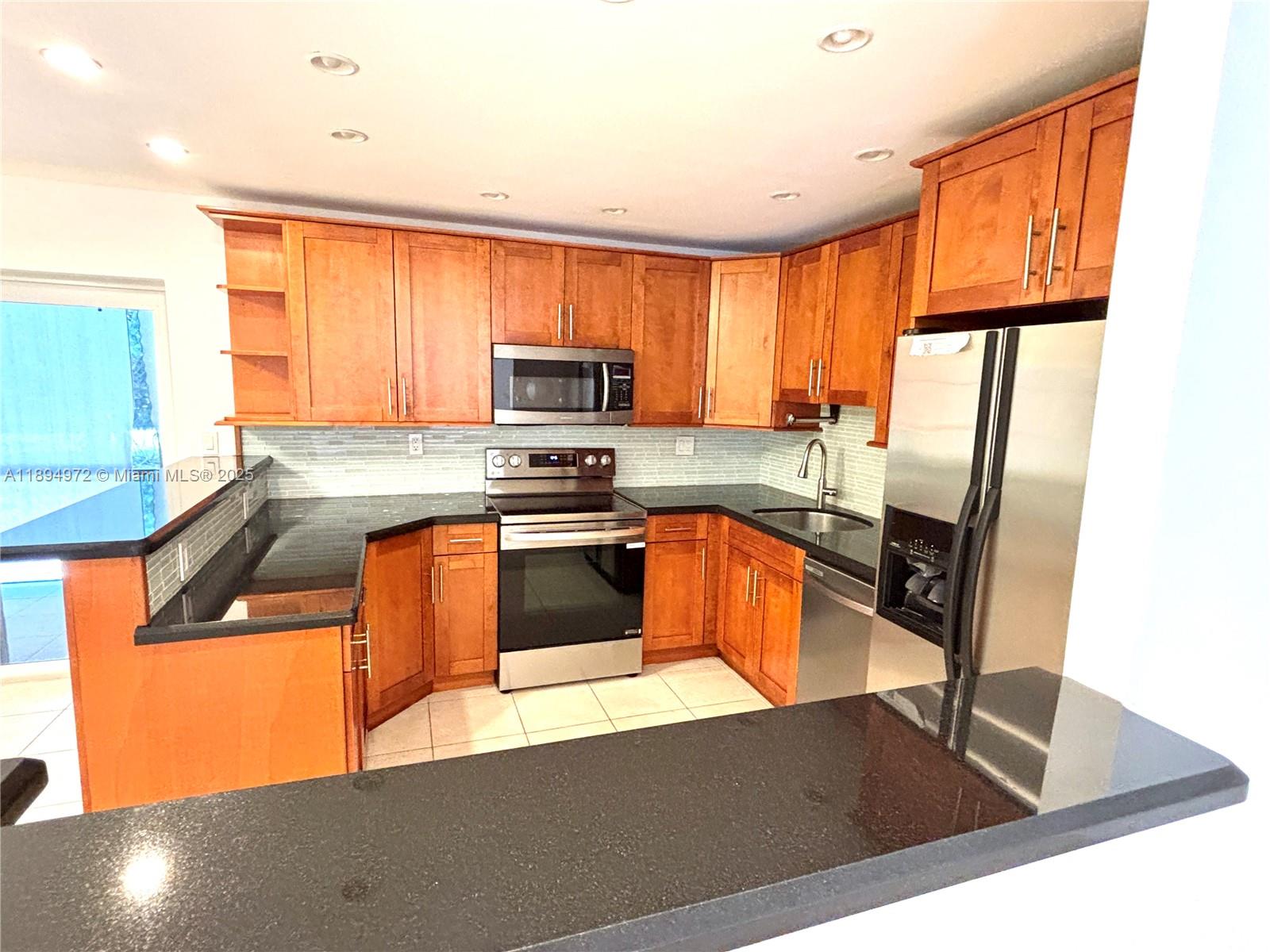 BLUE LAKE TOWNHOUSES COND - Residential Lease