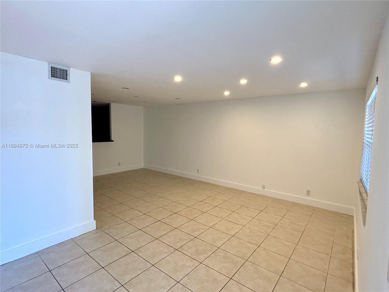 BLUE LAKE TOWNHOUSES COND - Residential Lease