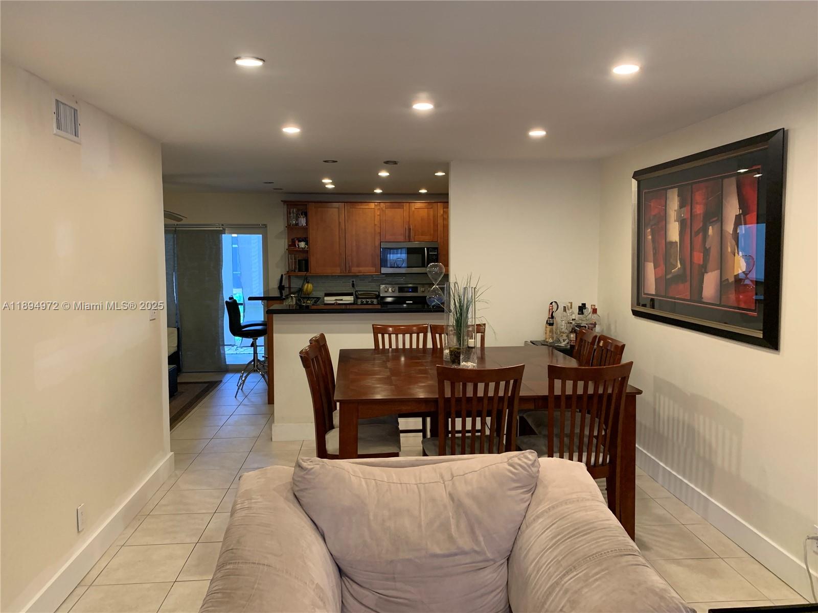 BLUE LAKE TOWNHOUSES COND - Residential Lease