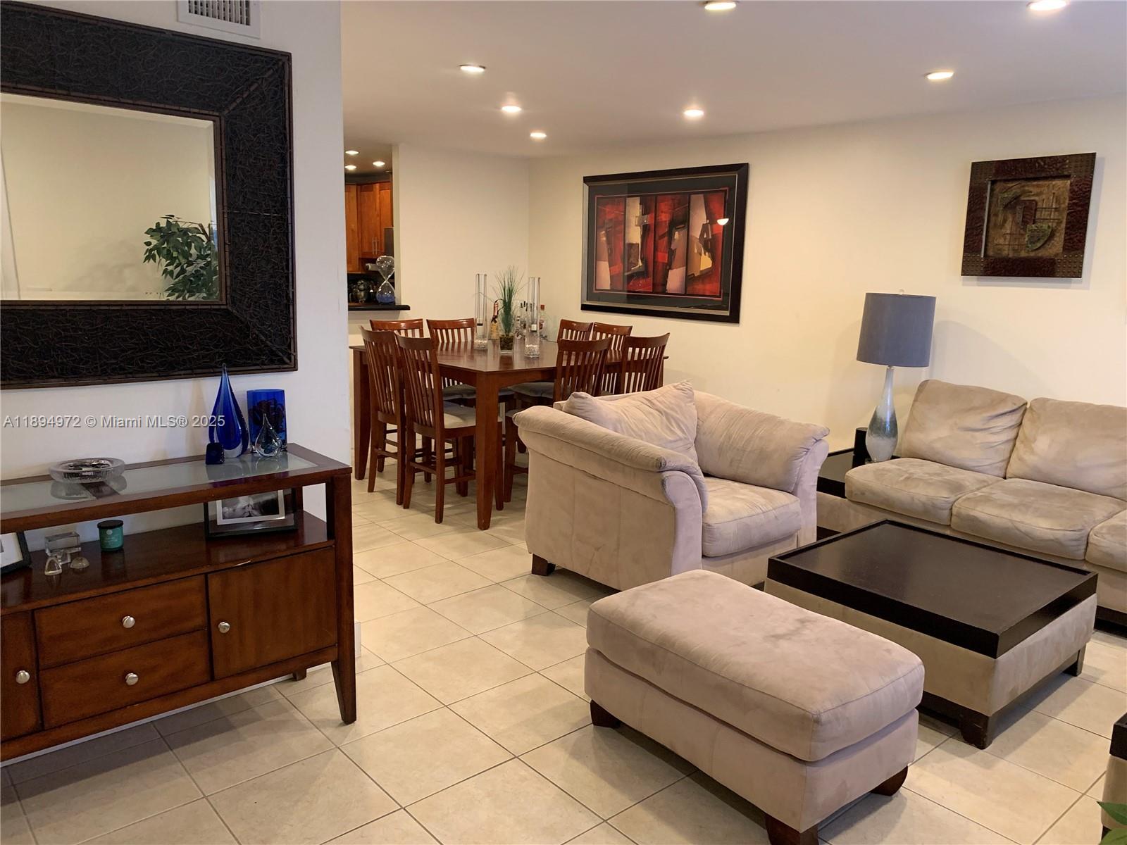 BLUE LAKE TOWNHOUSES COND - Residential Lease