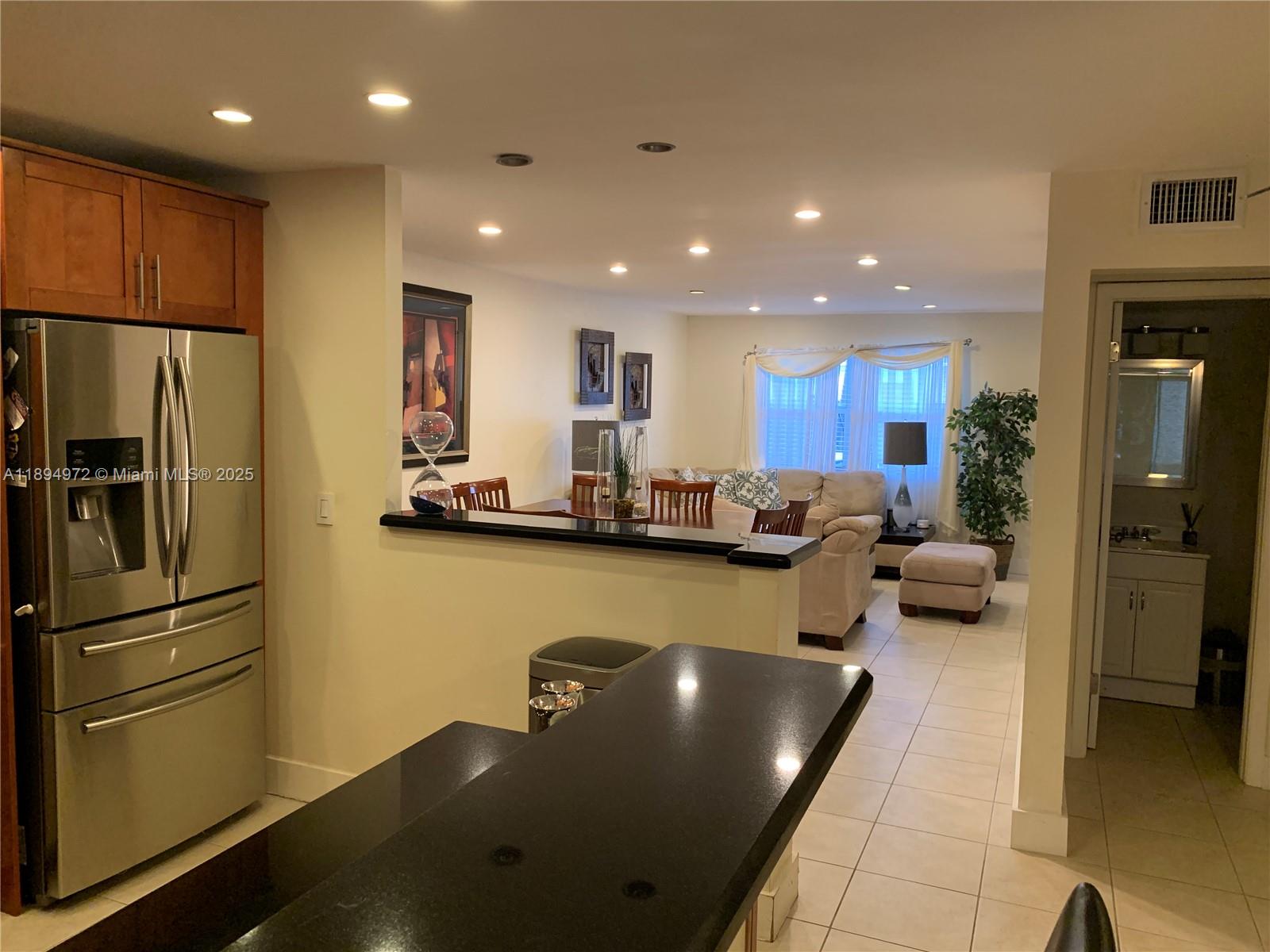 BLUE LAKE TOWNHOUSES COND - Residential Lease