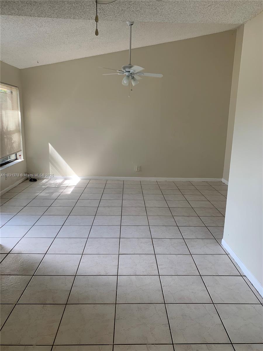 Show & Rent! Large corner unit 3Bed 2Bath centrally located in the heart of Wellington close to all schools, easy access to all major highways, shopping and restaurants. Full size washer and dryer in unit, large patio for entertaining. Great management -- rapid approval to qualified applicants.