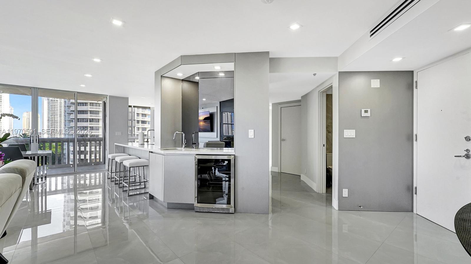 1000 ISL BLVD WILLIAMS IS - Residential