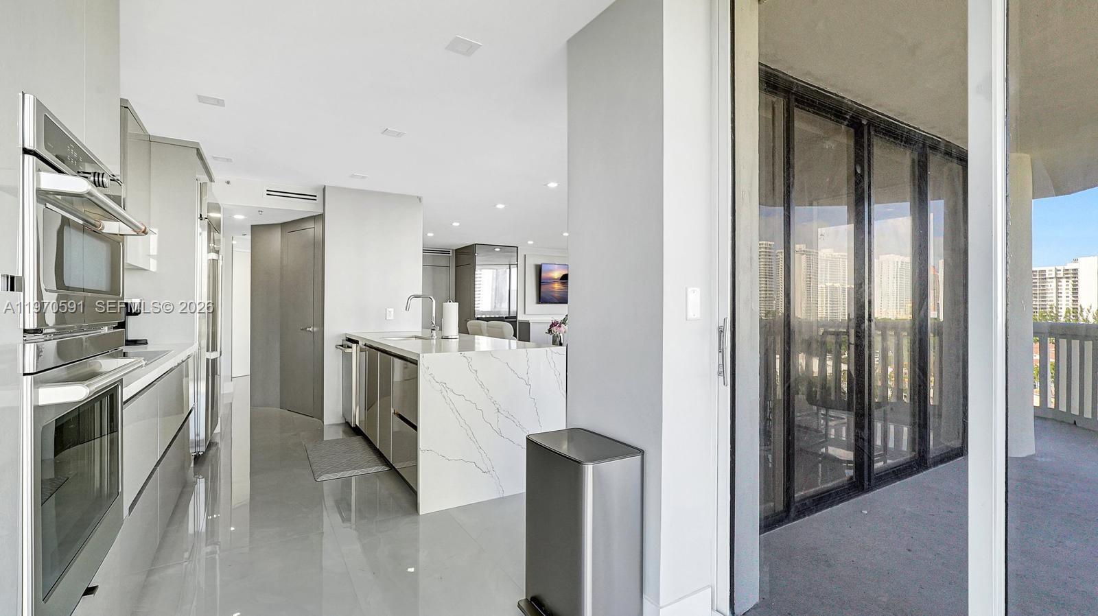 1000 ISL BLVD WILLIAMS IS - Residential