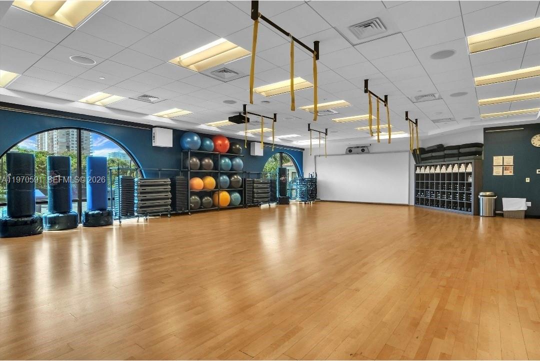 1000 ISL BLVD WILLIAMS IS - Residential