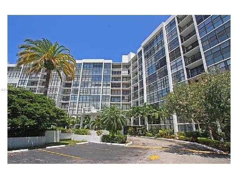 Rental Property at 800 Parkview Dr 622, Hallandale Beach, Broward County, Florida - Bedrooms: 2 
Bathrooms: 2  - $2,250 MO.