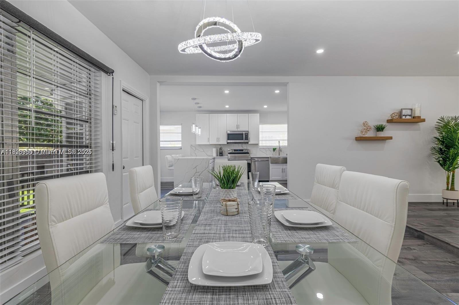 HOLLYWOOD LITTLE RANCHES - Residential