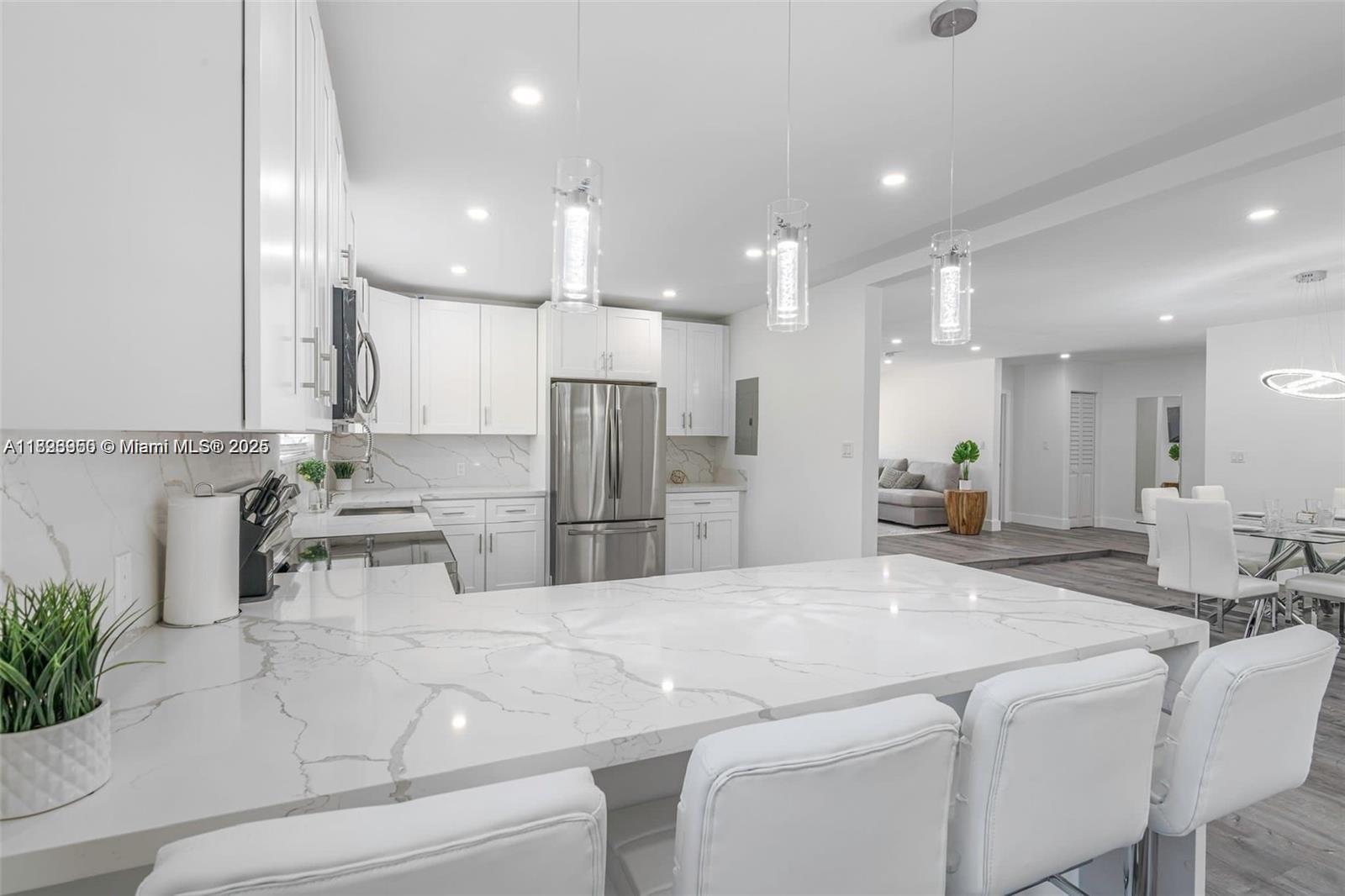 HOLLYWOOD LITTLE RANCHES - Residential
