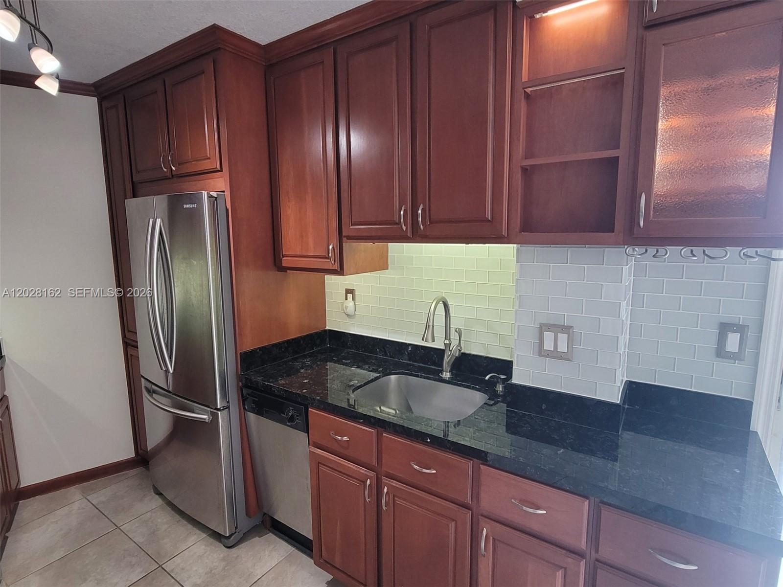 2600 Collins Ave 401