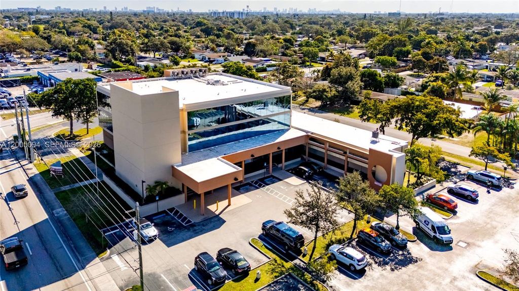 Photo of Hollywood, FL 33024 (MLS # A12005094)