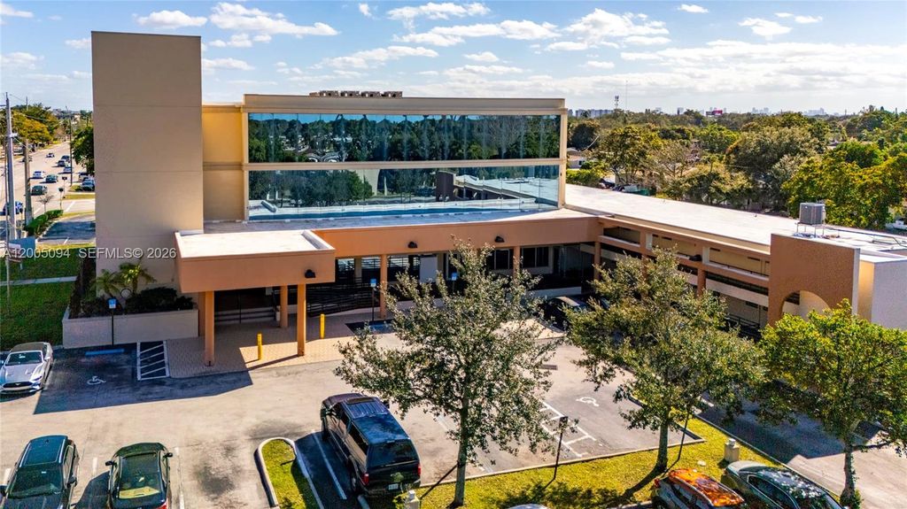 Photo of Hollywood, FL 33024 (MLS # A12005094)