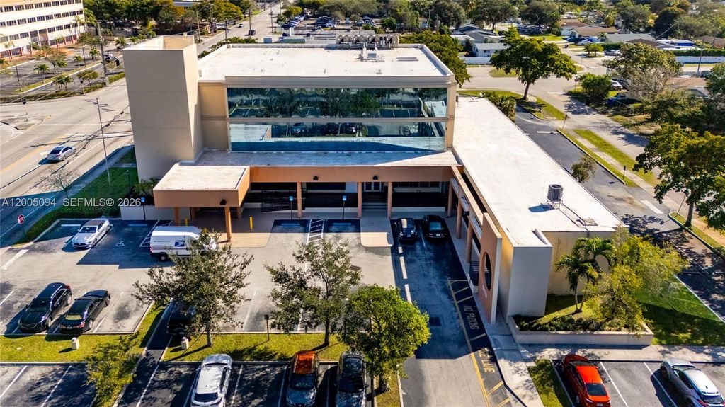 Photo of Hollywood, FL 33024 (MLS # A12005094)