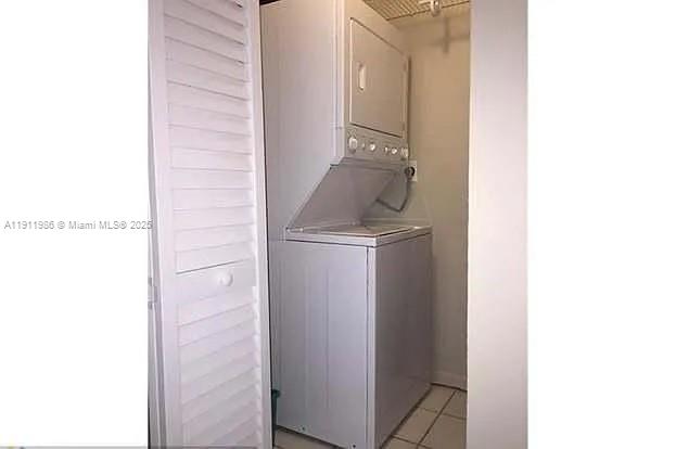 HIDDEN HARBOR CONDOMINIUM - Residential Lease