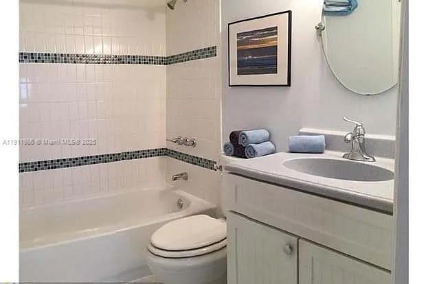 HIDDEN HARBOR CONDOMINIUM - Residential Lease