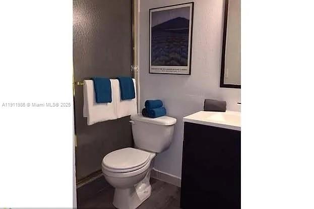 HIDDEN HARBOR CONDOMINIUM - Residential Lease