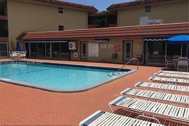 HIDDEN HARBOR CONDOMINIUM - Residential Lease