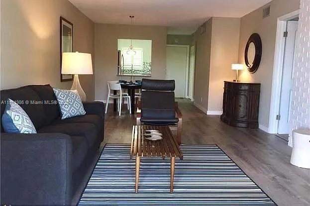 HIDDEN HARBOR CONDOMINIUM - Residential Lease