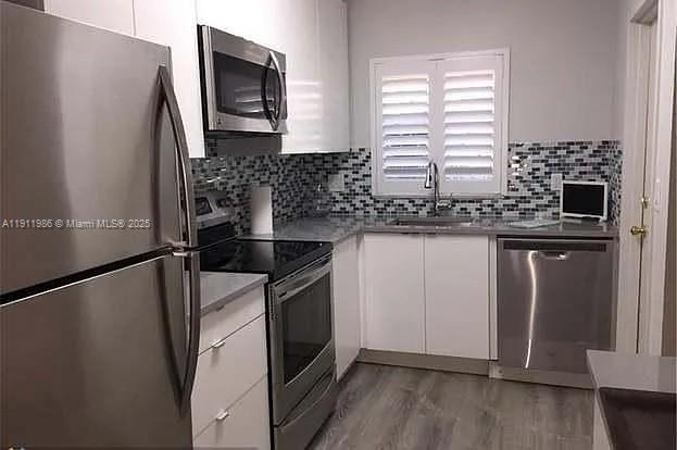 HIDDEN HARBOR CONDOMINIUM - Residential Lease