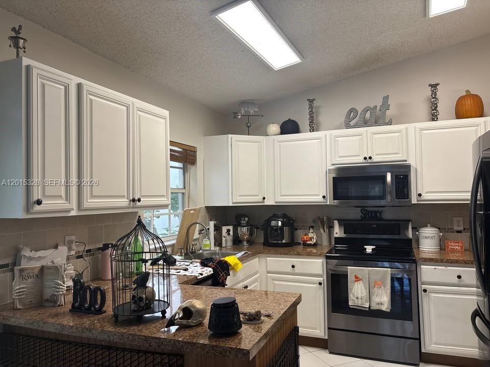 PEMBROKE POINTE - Residential