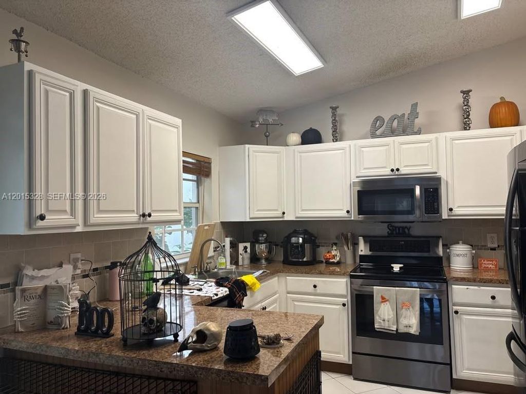 Photo of 317 NW 109th Ave, Pembroke Pines, FL 33026 (MLS # A12015328)